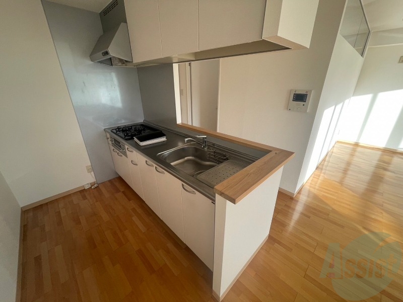 キッチン　３口システムキッチンですのですぐにお料理に使えます！