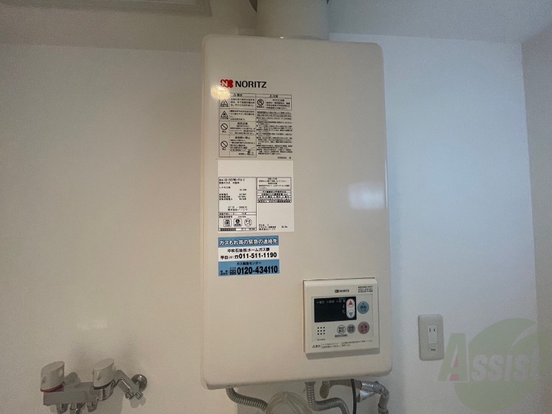 その他設備　給湯器は簡単操作で温度調整ができますよ。