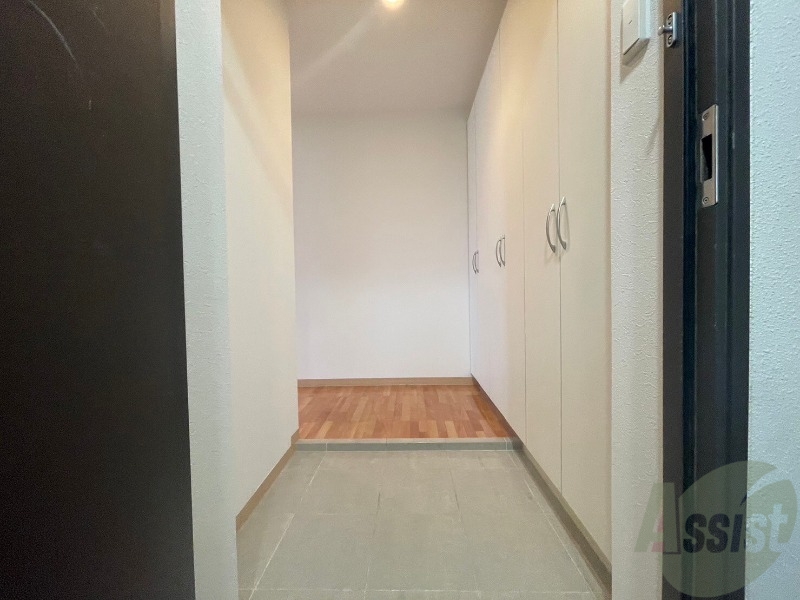 玄関　玄関です。ご覧の通り広々としていますね。