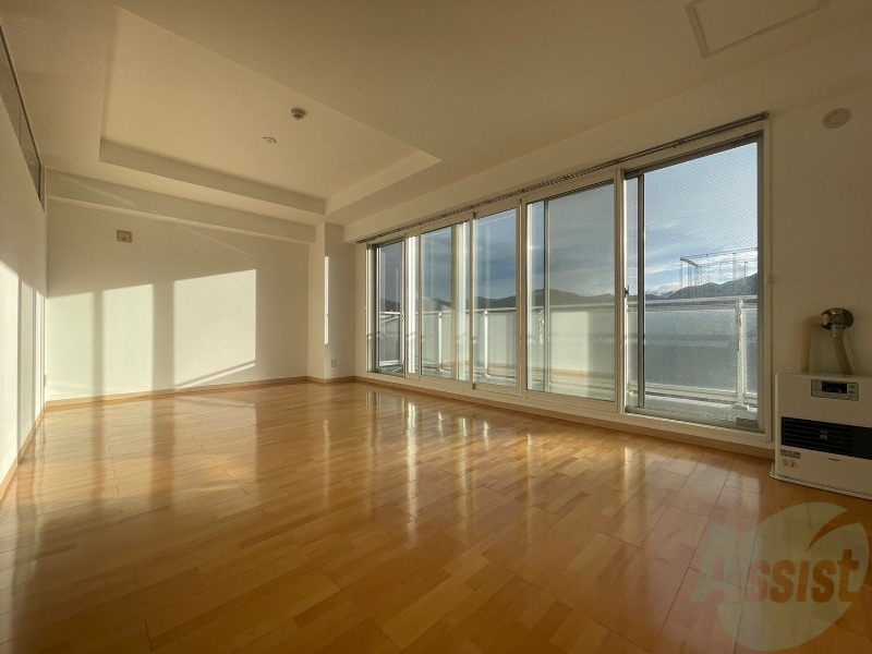 居室・リビング　広くてきれいなリビングです！快適に過ごせそうですね。