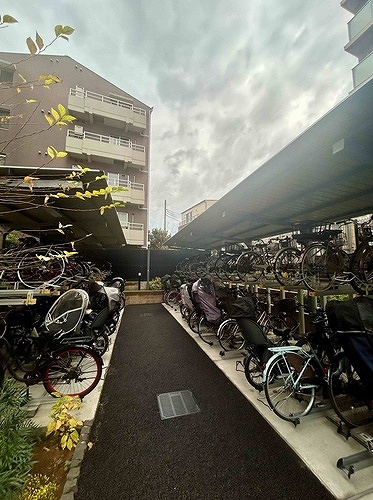 その他　駐輪場　※２０２５年１２月の写真