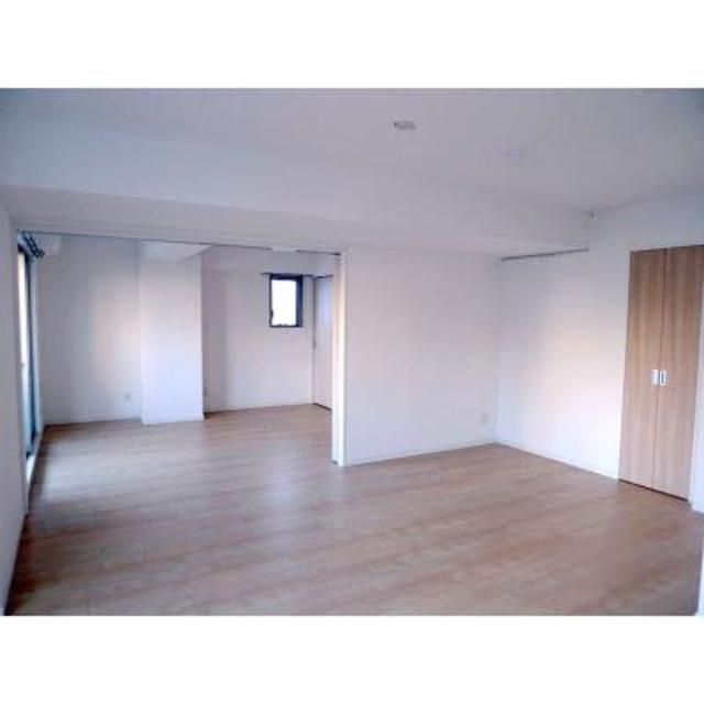 居室・リビング　☆明るい居間☆