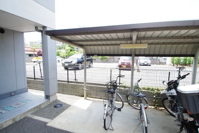 その他共有部分　★屋根付きの駐輪場です★