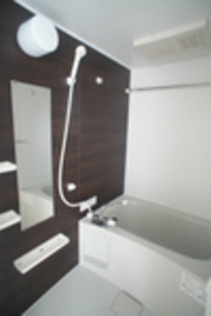 バス・シャワールーム　清潔感のあるバスルーム。