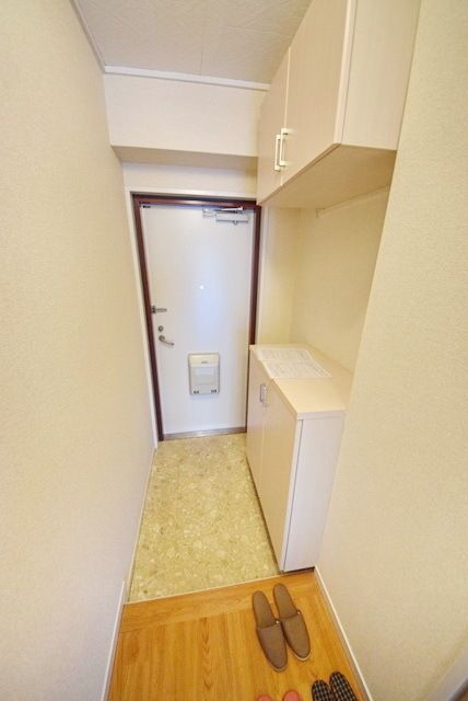 玄関　★同物件参考写真・反転タイプ★