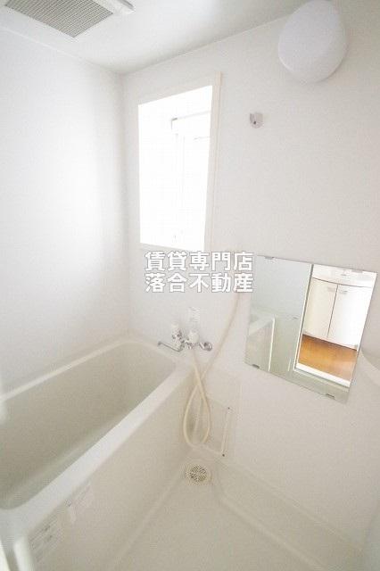 バス・シャワールーム　窓付きのお風呂♪