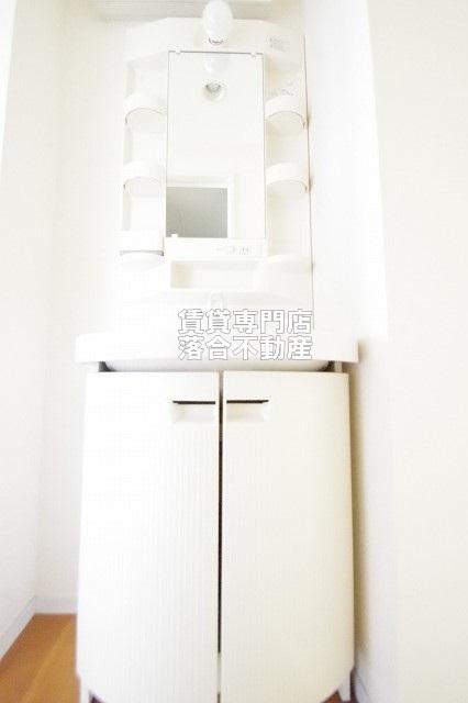 洗面設備　独立洗面化粧台付き