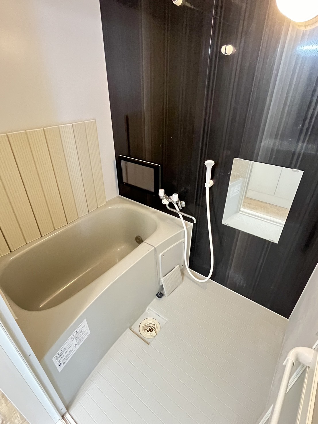 バス・シャワールーム　※他号室のお写真です