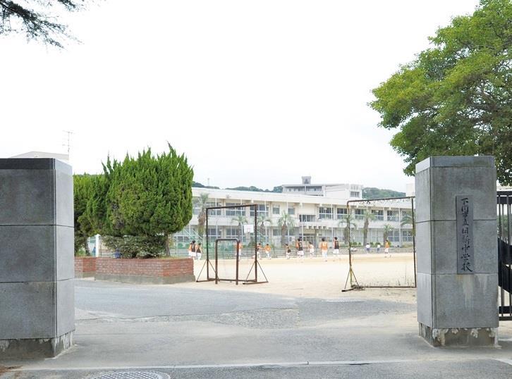 中学校　下関市立日新中学校（中学校）まで2279m