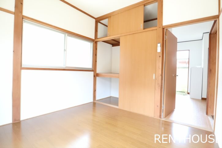 居室・リビング　別号室の写真になります