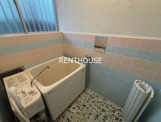 バス・シャワールーム　別号室の写真になります