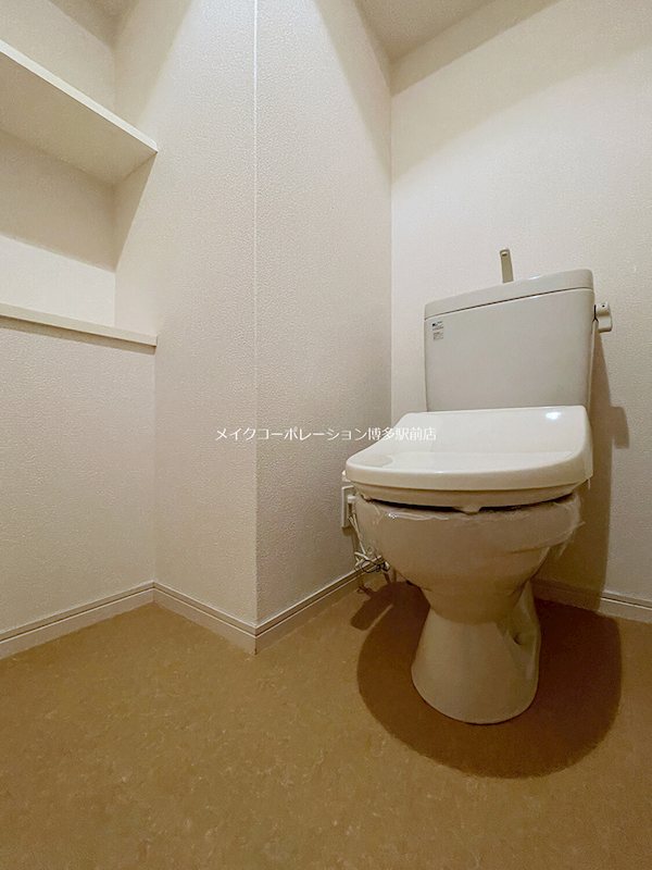 トイレ　※入居中の為別部屋写真使用現状優先