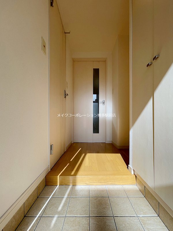 玄関　※入居中の為別部屋写真使用現状優先