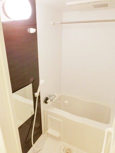 バス・シャワールーム　綺麗なバスルーム。