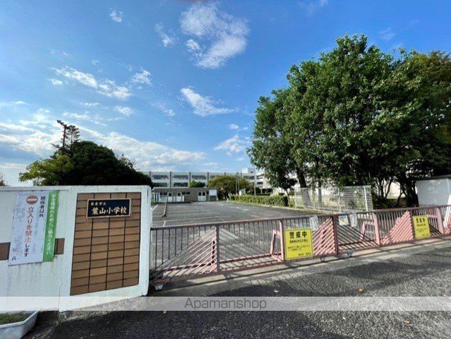 小学校　葉山小学校（小学校）まで310m