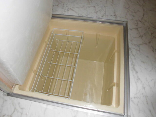 居室・リビング　床下収納