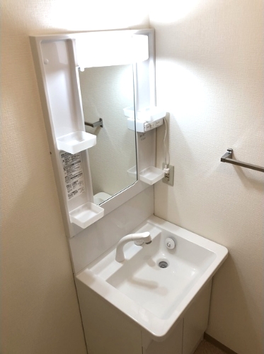 洗面設備　【参考】同建物内の別のお部屋の画像です