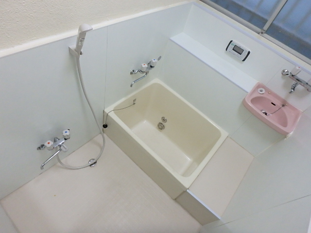 バス・シャワールーム　古さは感じません。。綺麗なバスルーム。