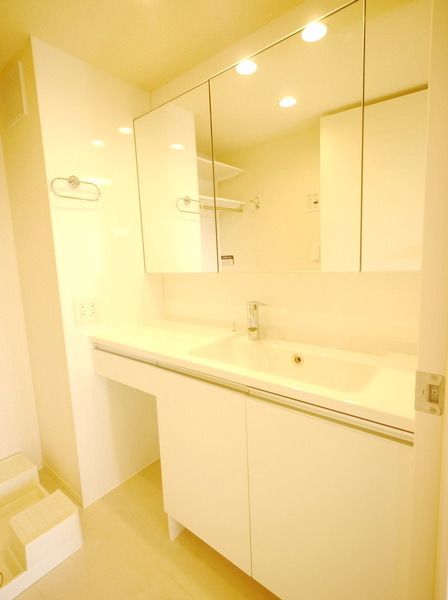 洗面設備　★大きい鏡の洗面台★