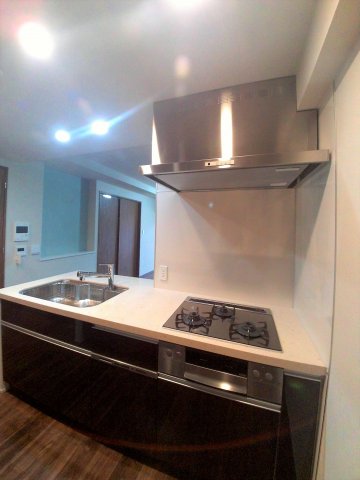 キッチン　※同物件別住戸の写真を参考に掲載しております。