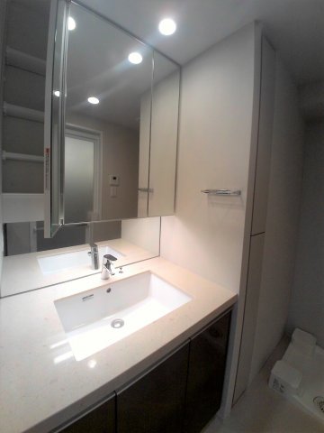 洗面設備　※同物件別住戸の写真を参考に掲載しております。