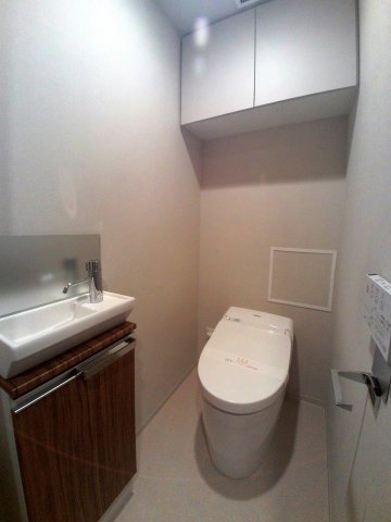 トイレ　※同物件別住戸の写真を参考に掲載しております。