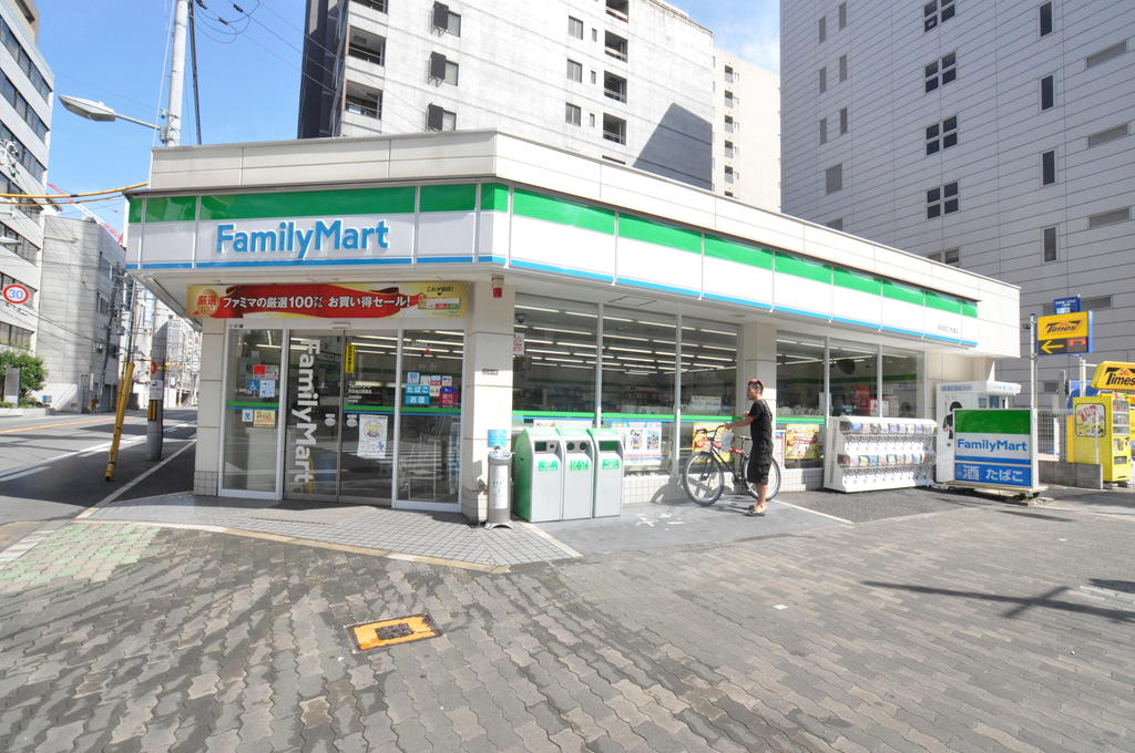 コンビニ　ファミリーマート 阿波座立売堀店（コンビニ）まで182m