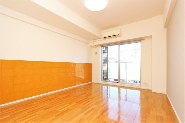 居室・リビング　参考写真（同物件別部屋）