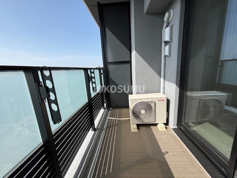 バルコニー　心地よい風と光を感じる、暮らしの楽しみが広がる場所。