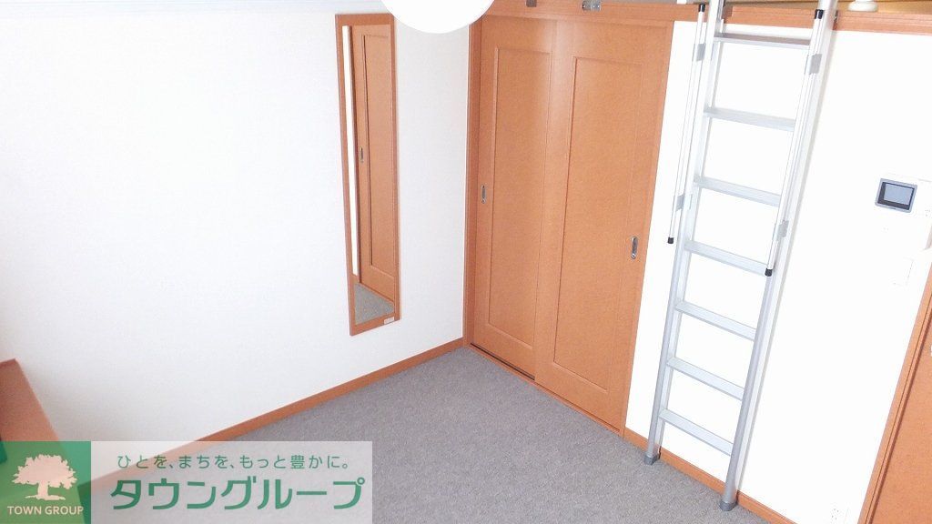 居室・リビング　2Fの床面は、カーペット敷き