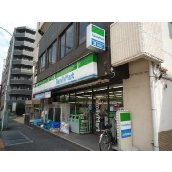 コンビニ　ファミリーマート西早稲田三丁目店（コンビニ）まで157m