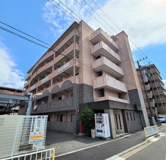 建物外観　外観タイル張りです