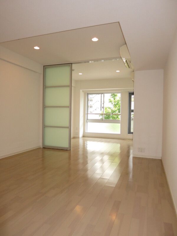 居室・リビング　別号室参考写真