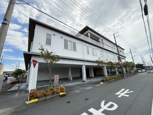 病院　松阪市健康センターはるる（病院）まで680m