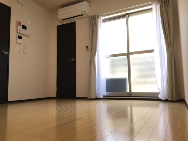居室・リビング　同物件別号室