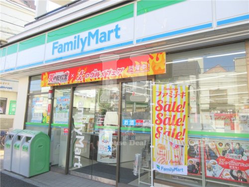 コンビニ　ファミリーマート上十条１丁目店（コンビニ）まで61m