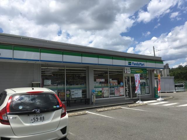 コンビニ　ファミリーマート（コンビニ）まで637m