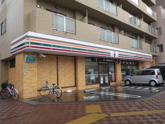 コンビニ　セブンイレブン（コンビニ）まで274m