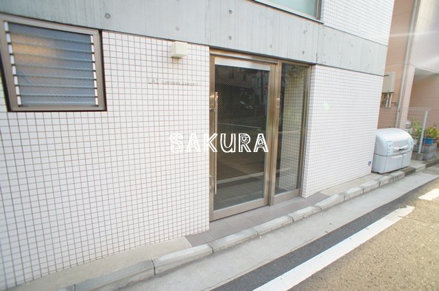 エントランス　お洒落な建物デザイン♪
