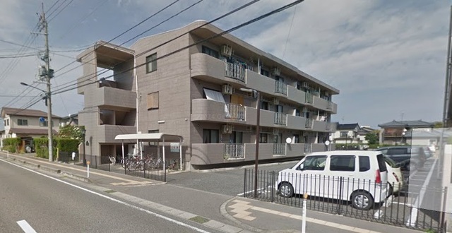 建物外観　３階建てマンション