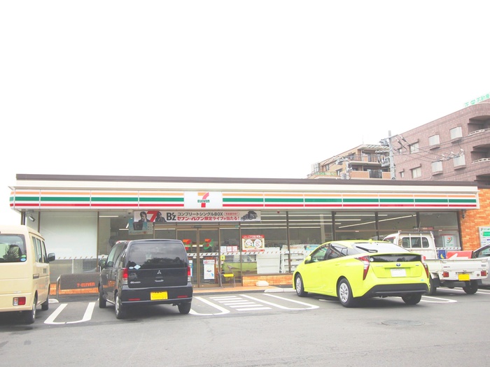 コンビニ　セブンイレブン（コンビニ）まで230m