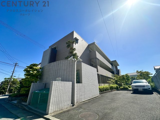 建物外観　安心のオートロック付きです♪