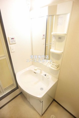 洗面設備　清潔感ある独立洗面台で毎日気持ちよく♪