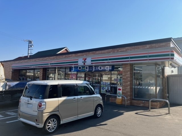 コンビニ　セブンイレブン明和店（コンビニ）まで400m