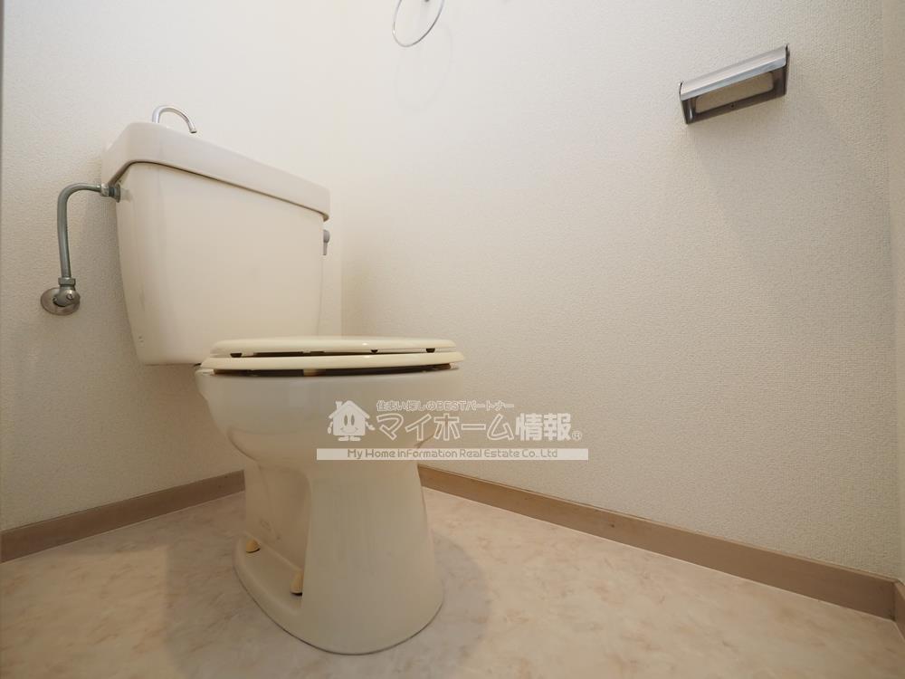 トイレ　※内観写真は203号を引用しており、内装が異なる場合がござい