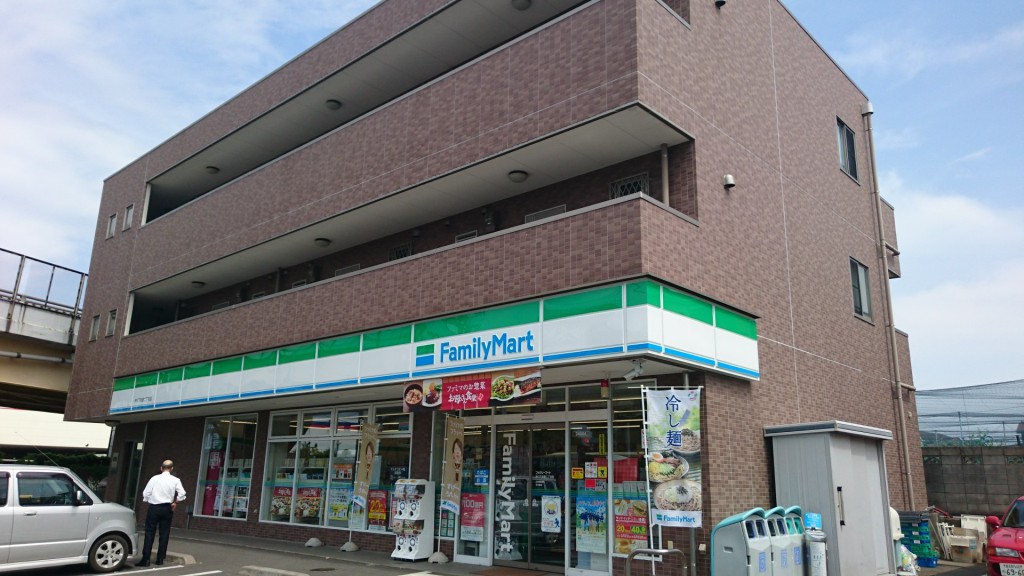 コンビニ　ファミリーマート 市川下貝塚二丁目店（コンビニ）まで888m