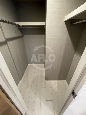 収納　シーズンフラッツ靭本町　ウォークインクローゼット