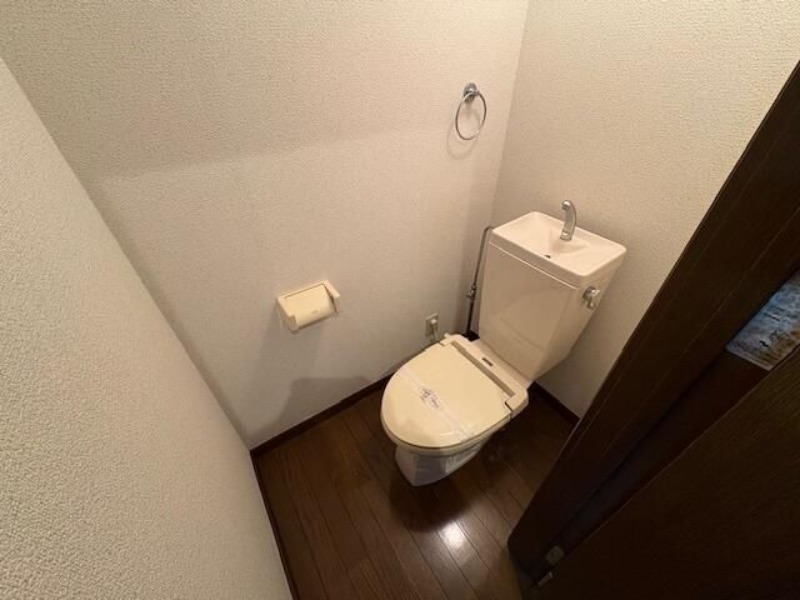 トイレ　※別号室の写真となります