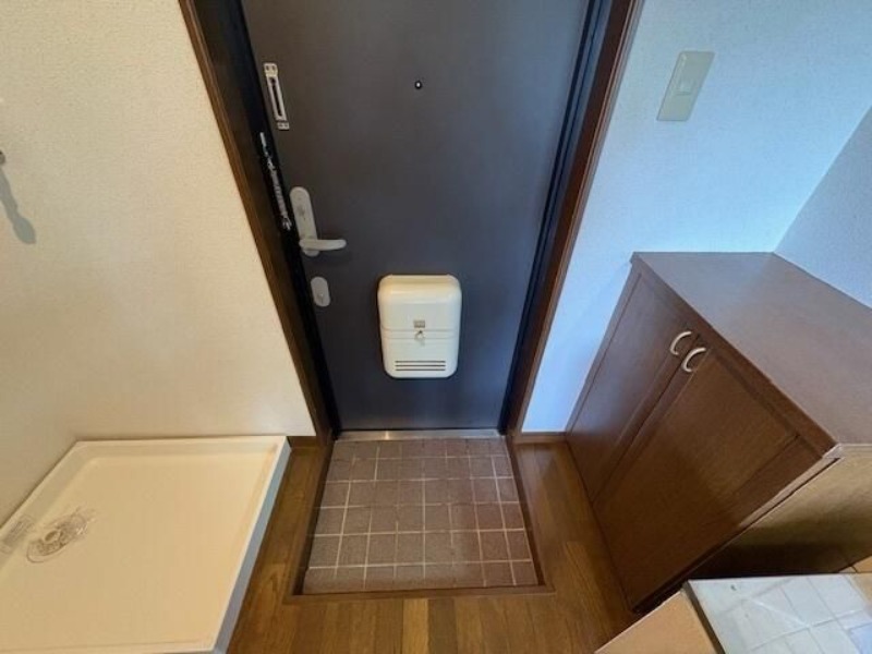 玄関　※別号室の写真となります