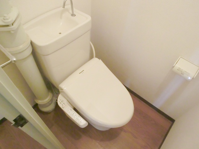 トイレ　ウォシュレット付トイレ。